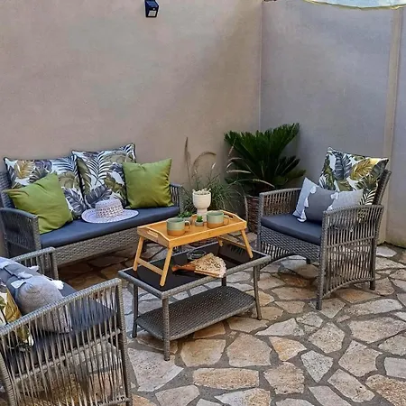 Petite With Patio At Garitsa! Διαμέρισμα *