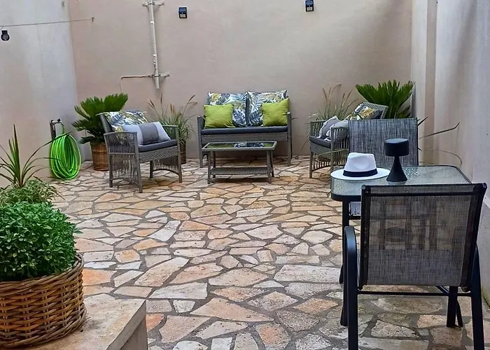 Petite With Patio At Garitsa!