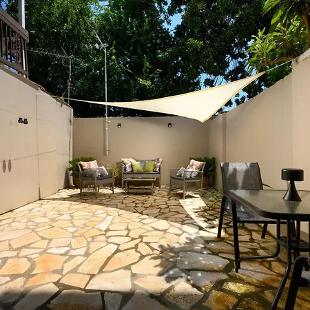 דירה Petite With Patio At Garitsa! *