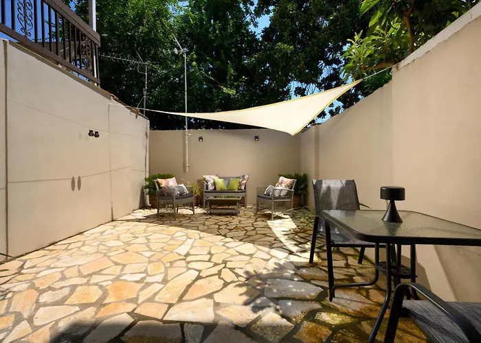 דירה Petite With Patio At Garitsa! *